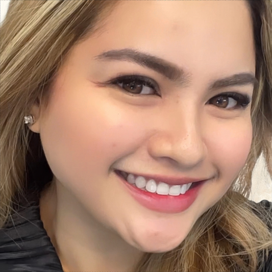 Create a dramatic and wide-eyed effect with Volume Doll Eye Lashes at Serenease.