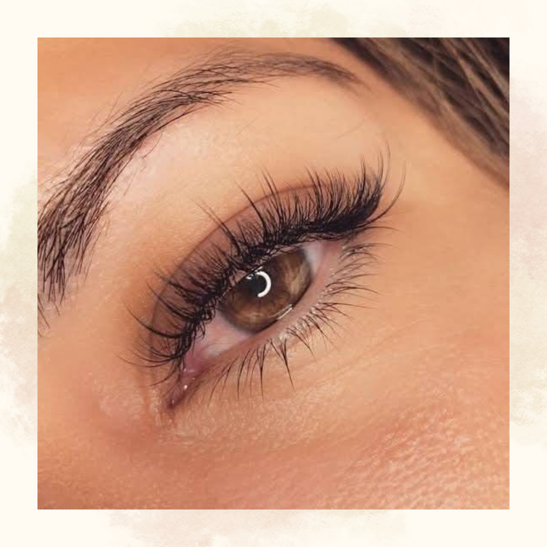 Experience the lightness and airiness of Hybrid Wispy Lashes at Serenease.